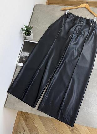 Брюки из кожзама