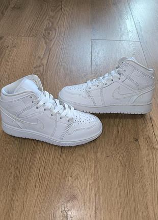 Nike air jordan 1 mid