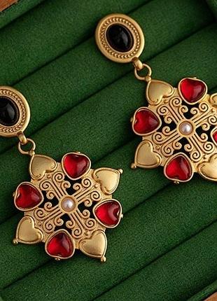 Изысканные серьги в стиле мальтийский крест, люкс качество, прекрасная детализация, вставки сердце как плазма