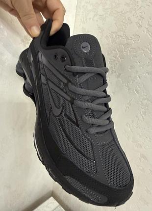 Чоловічі кросівки nike сірого кольору