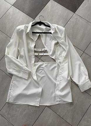 Стильна біла сукня-сорочка prettylittlething з відкритою спинкою та пряжками (eur 44 / xxl)