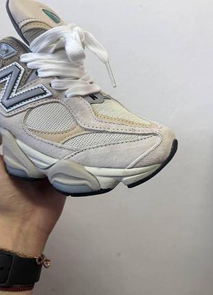 New balance 9060 sea salt клей біля носка
