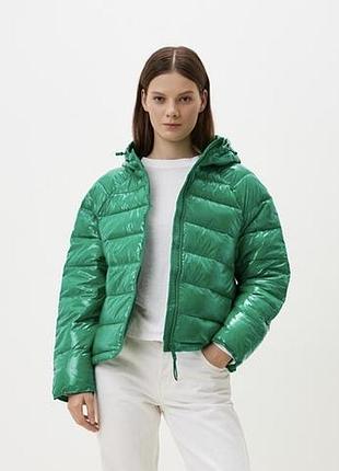 Куртка женская лаковая зеленая zara