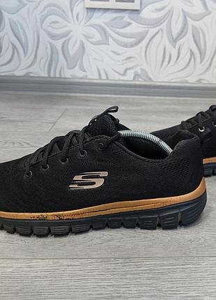 Оригінальні кросівки skechers
снікерcи get connected 12615