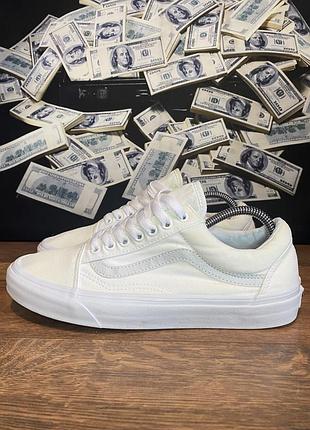 Кеди, vans , чоловічі,мають білий колір, розмір 42 , розмір устілки 27 сантиметрів.
