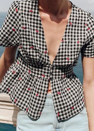 Топ жіночий з вишитими вишнями зара zara s