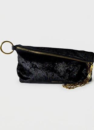 Оксамитовий клатч charles & keith із золотою фурнітурою
