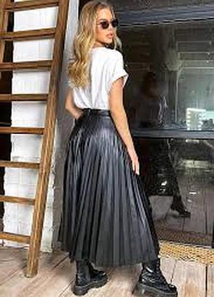 Стильная кожаная плиссированная юбка stradivarius рs