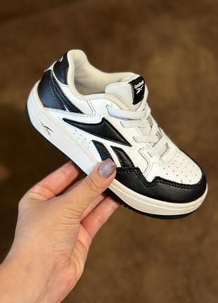 Оригінальні дитячі кросівки reebok 26/27 розмір (17см) б/в