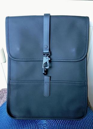 Рюкзак rains 13010 backpacks, 35х26х6, экокожа, черный, не промокает