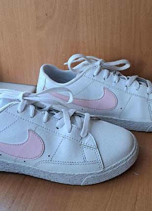 Оригінальні кросівки nike p33