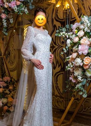 Розкішна весільна сукня