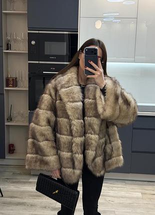 Красива тепла шуба