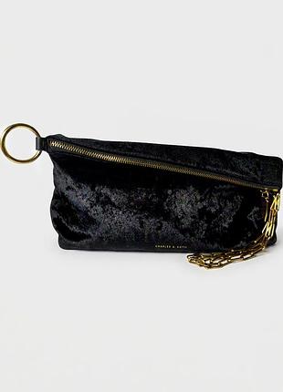 Оксамитовий клатч charles & keith із золотою фурнітурою