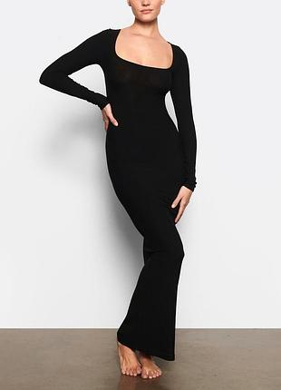 Skims черное платье макси в рубчик soft lounge long sleeve onyx