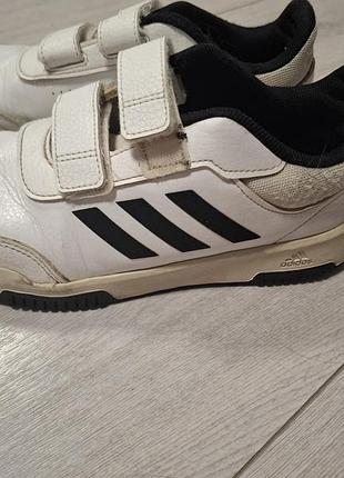 Кросівки на хлопчика adidas  36,5р