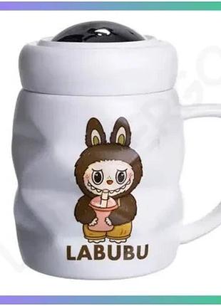 Чашка порцеляновая с крышкой labubu 400 мл белая с рисунком для кофе и чая керамическая чашка sku_luggifm-54c