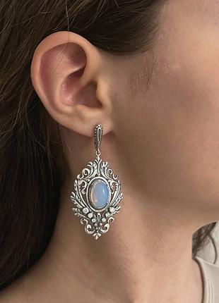 Серьги из серебра с реконструкцией лунного камня и кубическим цирконом хартов 20257