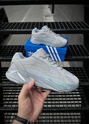 Кросівки adidas yeezy boost 700 v2 сірі із синім для чоловіків стильне взуття з чудовим дизайном і комфортом