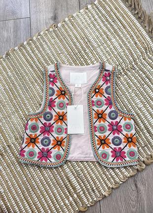 Вышитый жилет zara
