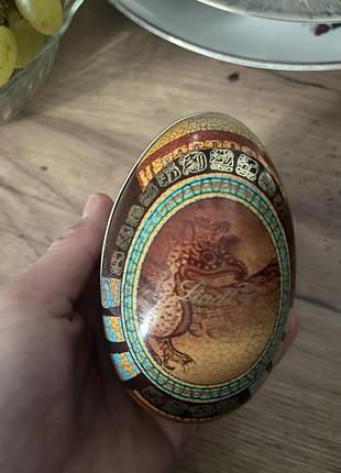 Вінтажна металева бляшанка-шкатулка у формі яйця від шоколаду lindt із серії з ацтекським (мексиканським)