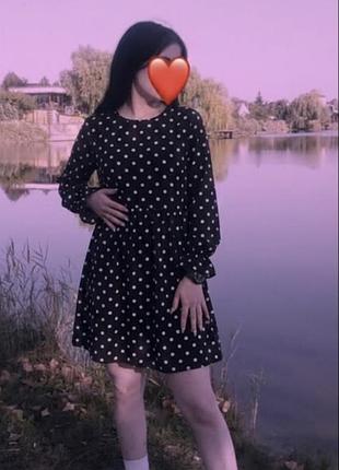 Свободное платье в горошек
