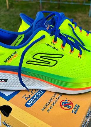 Продам оригинальные кроссовки skechers go run 💙💚 совершенно новые, без следов ношения. отличная возможность приобрести качественную обувь skechers😊