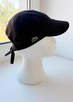 Черная бейсболка lacoste с оригинальной завязкой-бантом сзади