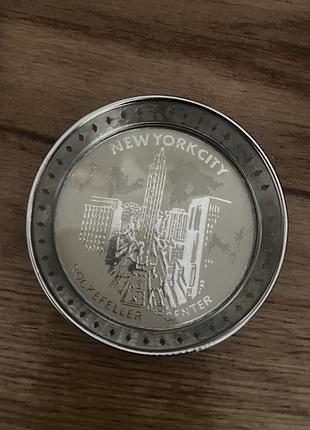 Еталевий сувенірний  (койстер)  рокфеллер-центру в нью-йорку (new york city, rockefeller center metal souvenir coaster).