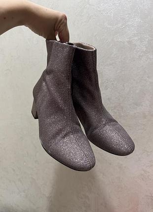 Блискучі чобітки на зручному підборі h&m 37