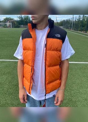 The north face жилет оранжевая