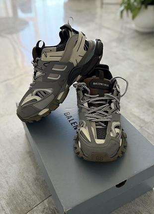 Balenciaga track