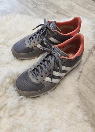 Кросівки жіночі сірі від  adidas
