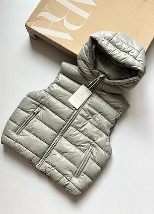 Жилетка з капюшоном для хлопчика ф. zara р. 122