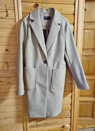 Жіноче демісезонне пальто прямого крою бренду m&s з великими накладними кишенями та застібкою на один гудзик