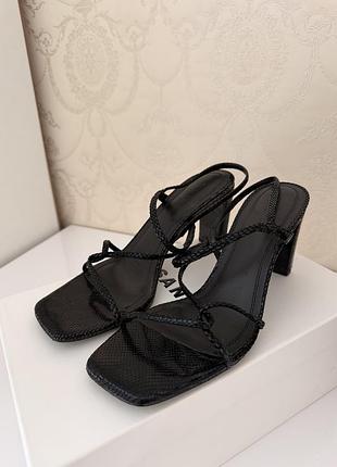 Шкіряні босоніжки sandro, 100% шкіра, каблук 8 см