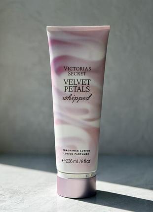 Парфумований лосьйон velvet petals whipped victoria's secret