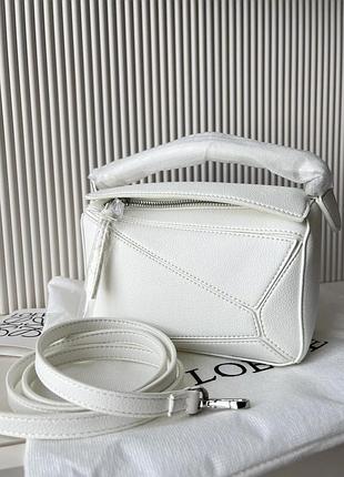 Loewe white puzzle