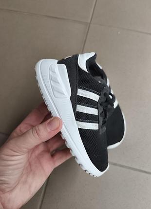 Оригинальные кроссовки adidas