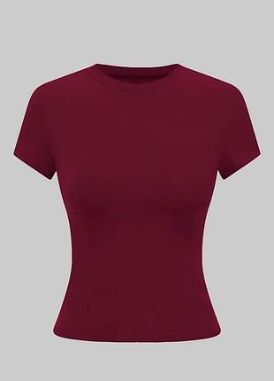 Базова приталена футболка (типу скімс)