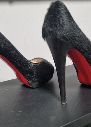 Туфлі на платформі christian louboutin altadama 140 із чорної шкіри «поні» з фактурою астрахану, оригінал