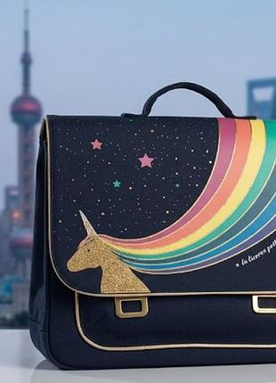 Школьный ранец jeune premier «unicorn / rainbow» – это стильный и эргономичный рюкзак-ранг от премиального бельгийского бренда.