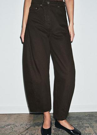 Коричневые джинсы баллоны zara