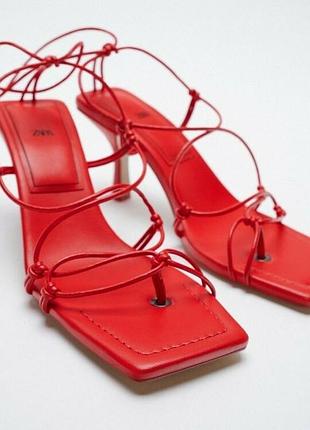 Босоніжки zara. 40. шкіран