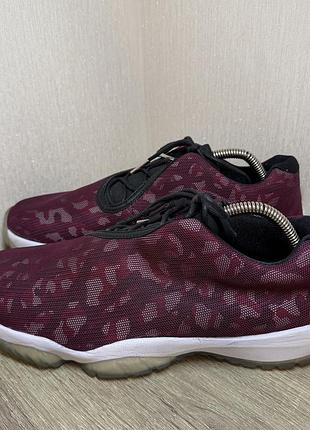Кроссовки jordan future low bordeaux camo