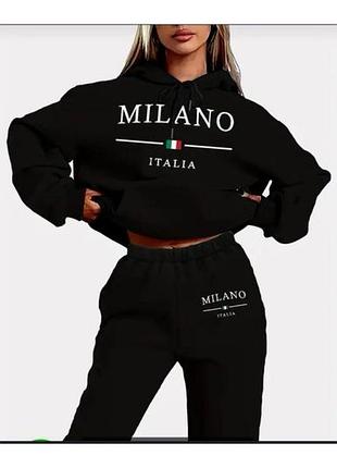 Жіночий спортивний теплий костюм milano. розмір m з капюшоном. розмір xl без капюшона.
є ще бейсболка такого ж кольору та принту.
