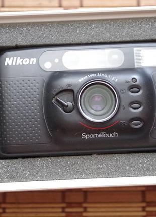 Фотоаппарат nikon sport touch 35mm 3.5 + кейс