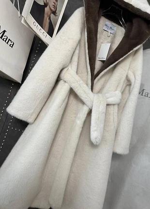 Еко шуба max mara на поясі молочна з коричневим капюшоном