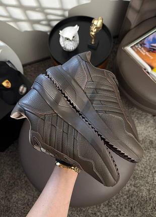 Adidas retropy brown 3