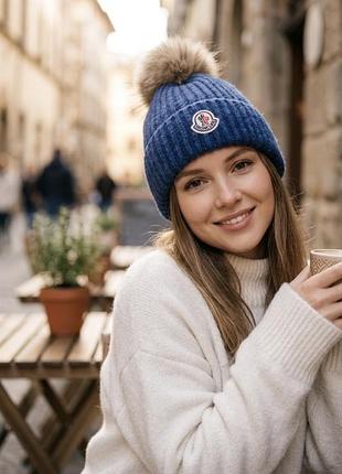 Moncler нова жіноча зимова в'язана шапка-біні синього кольору з помпоном
